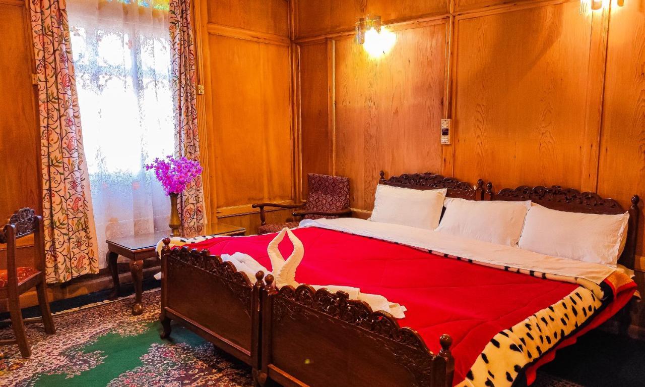 Botel Dal Heritage Houseboat New Manila 3*