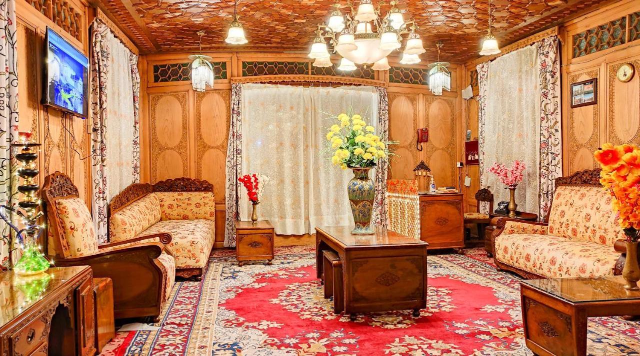 Dal Heritage Houseboat New Manila Botel
