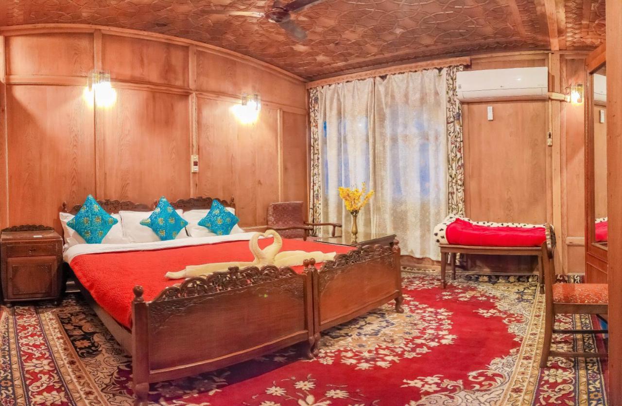 Dal Heritage Houseboat New Manila Srinagar (Jammu and Kashmir)