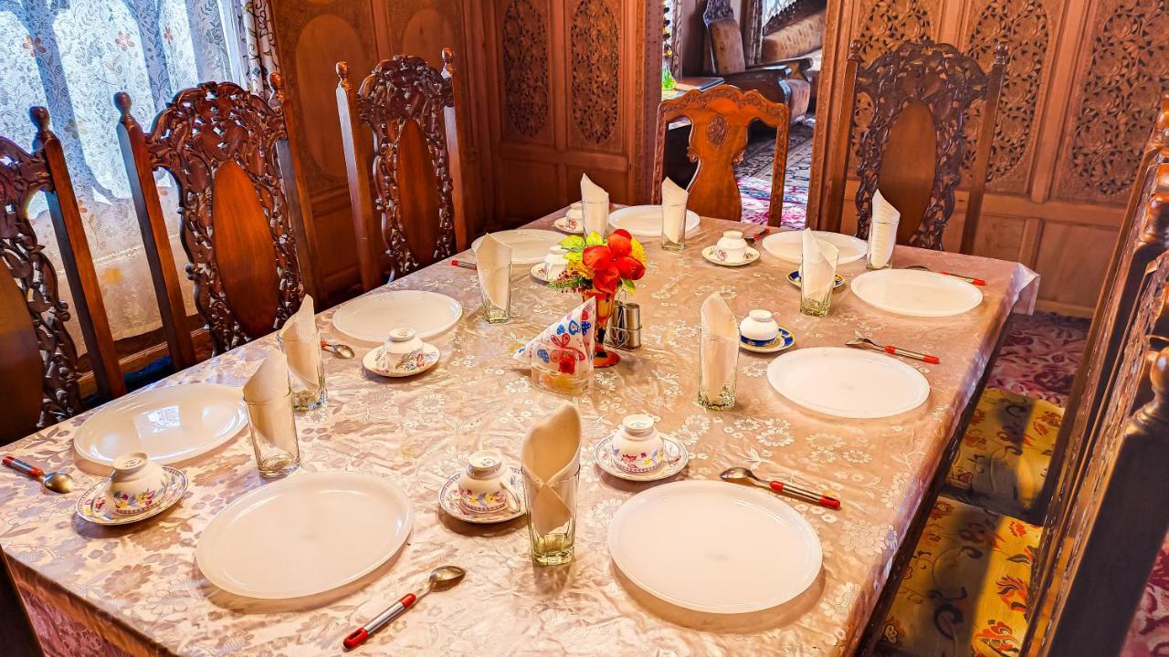 Dal Heritage Houseboat New Manila 3* Srinagar (Jammu and Kashmir)