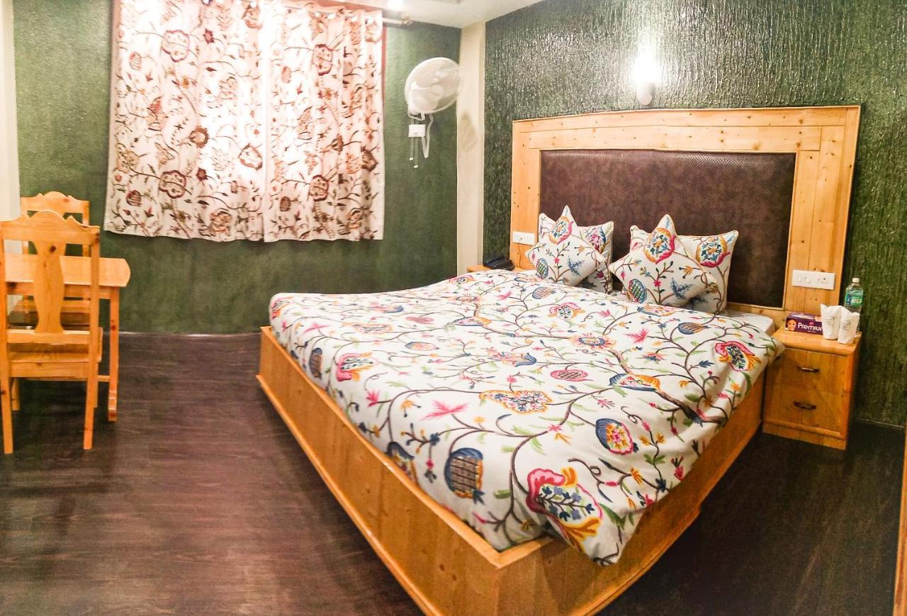 Holiday Villa Srinagar (Jammu and Kashmir)