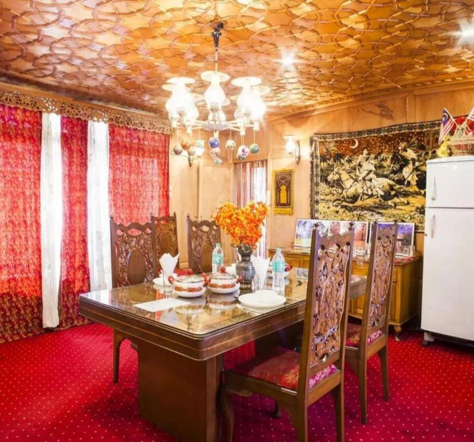 Botel The Heritage Group Of Houseboats 4*