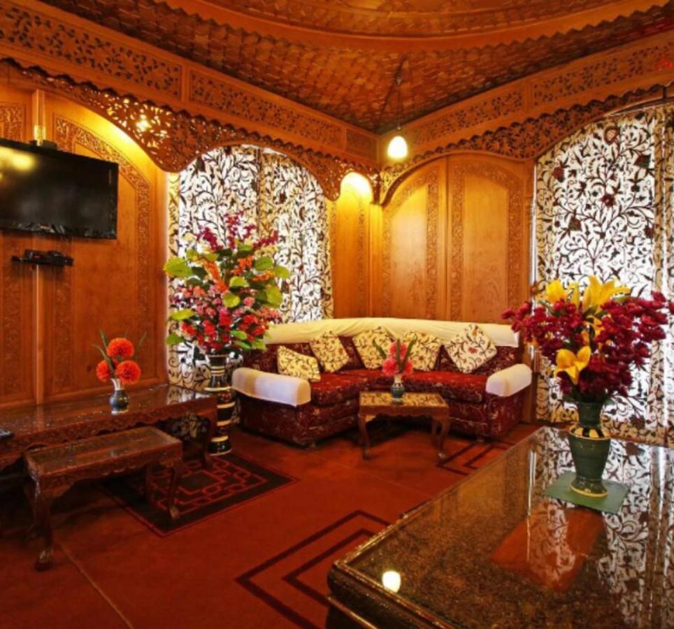 Botel The Heritage Group Of Houseboats Srinagar (Jammu and Kashmir)