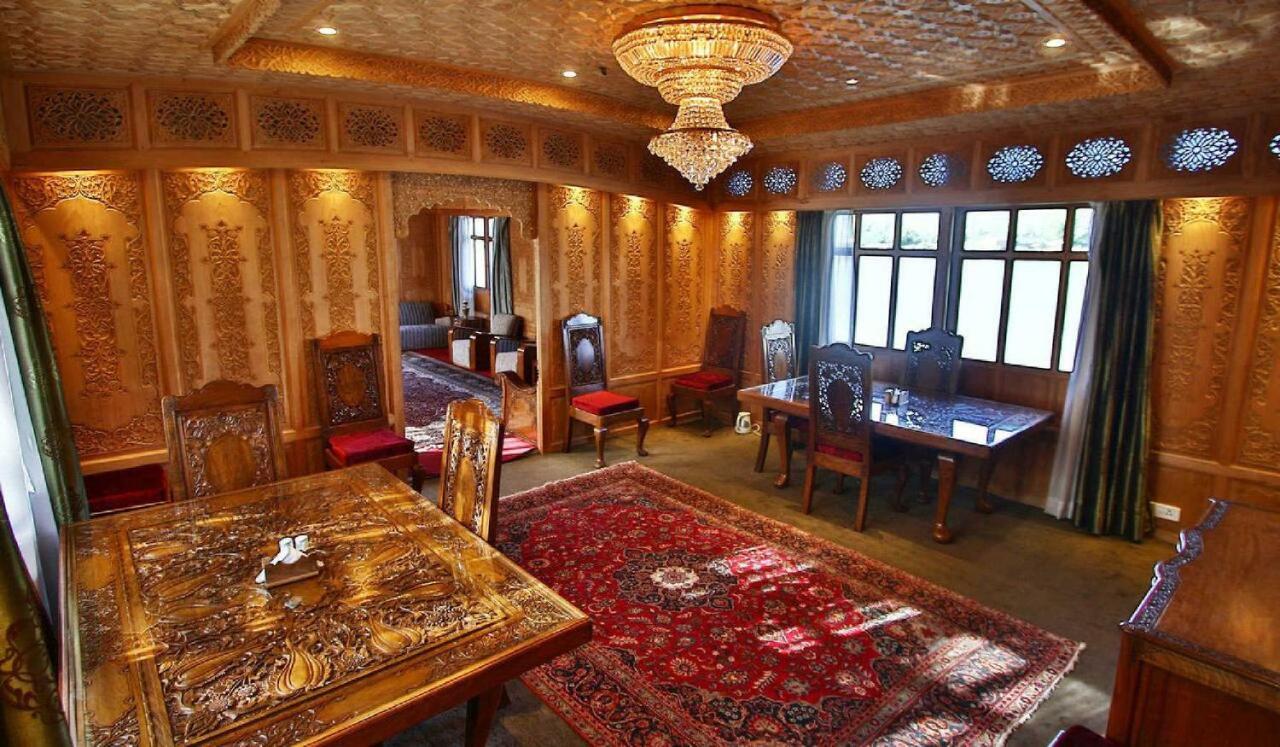 Botel The Heritage Group Of Houseboats Srinagar (Jammu and Kashmir)