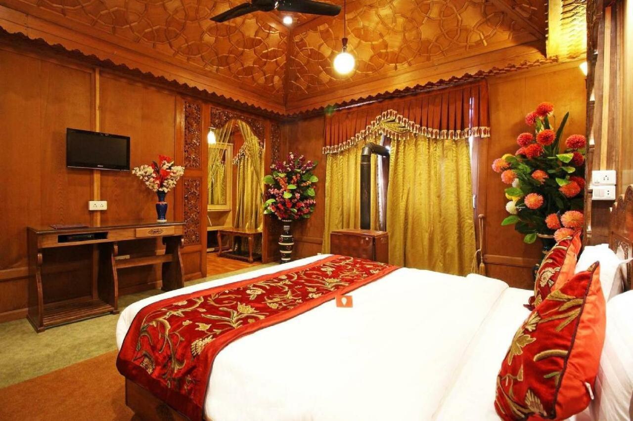 The Heritage Group Of Houseboats 4*