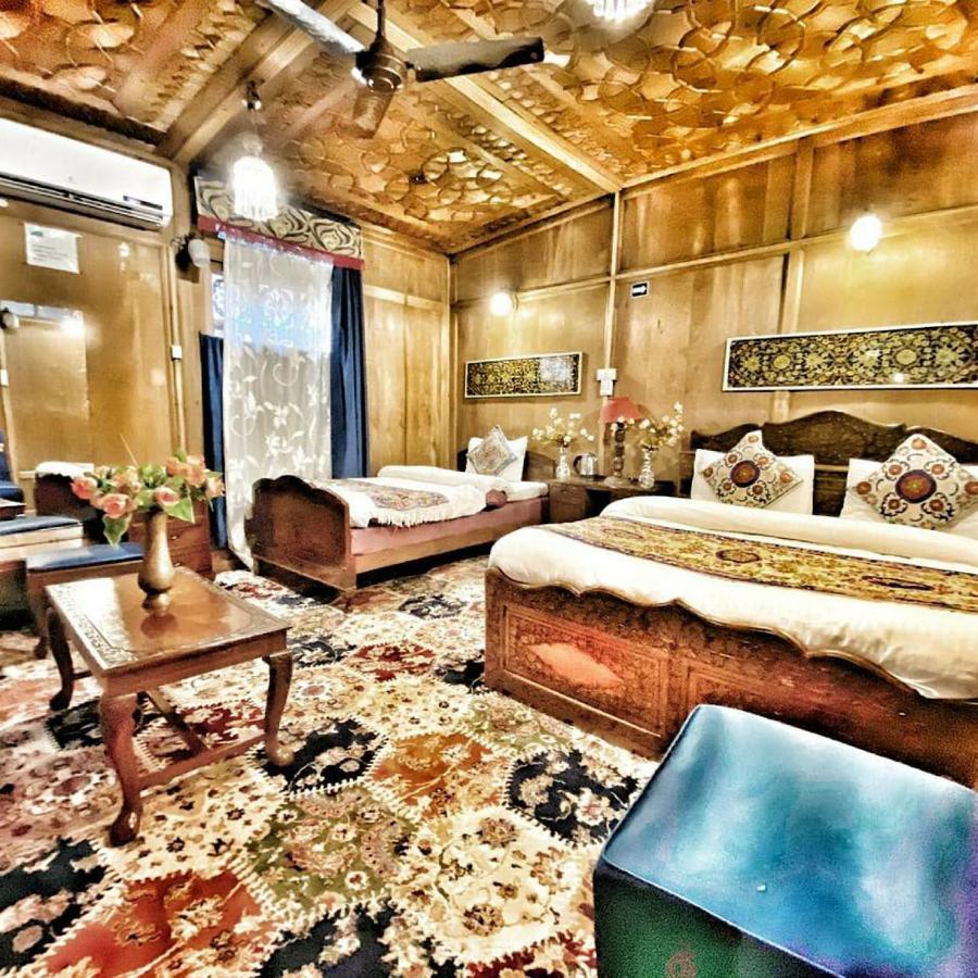 The Heritage Group Of Houseboats Botel 4*
