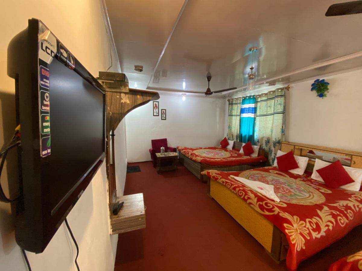 Young Mamta Hotel Srinagar (Jammu and Kashmir)