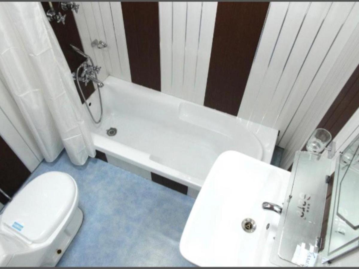 The Heritage Group Of Houseboats 4*
