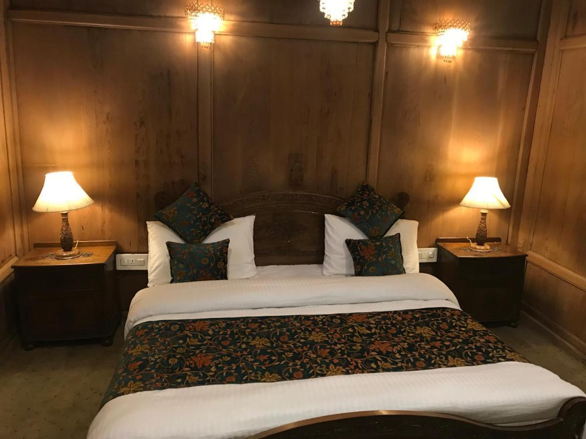 Nazneen Group Of Houseboats Srinagar (Jammu and Kashmir)