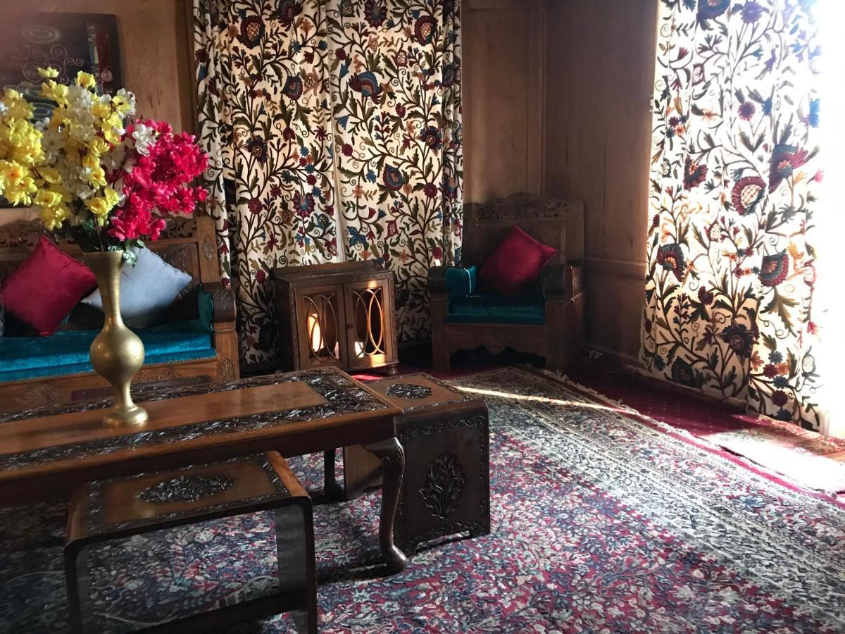 Bed & Breakfast Nazneen Group Of Houseboats Srinagar (Jammu and Kashmir)
