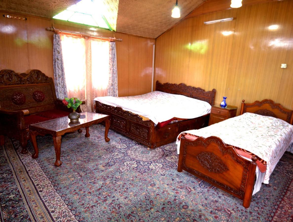 Heritage Shreen Houseboat Botel 4*