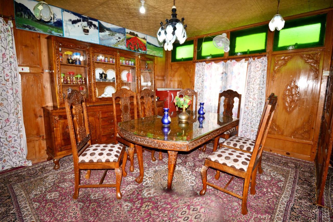 Botel Heritage Shreen Houseboat 4*