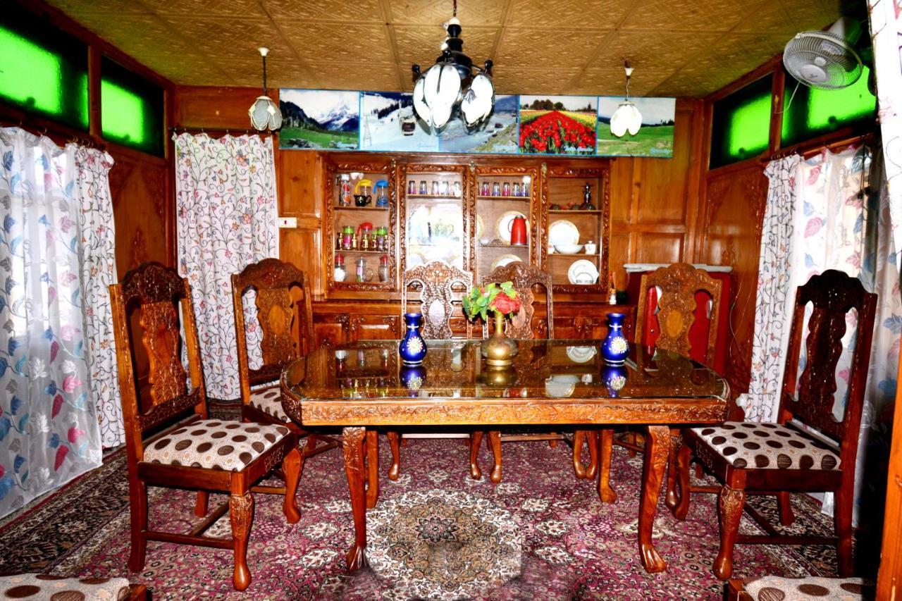 Botel Heritage Shreen Houseboat Srinagar (Jammu and Kashmir)