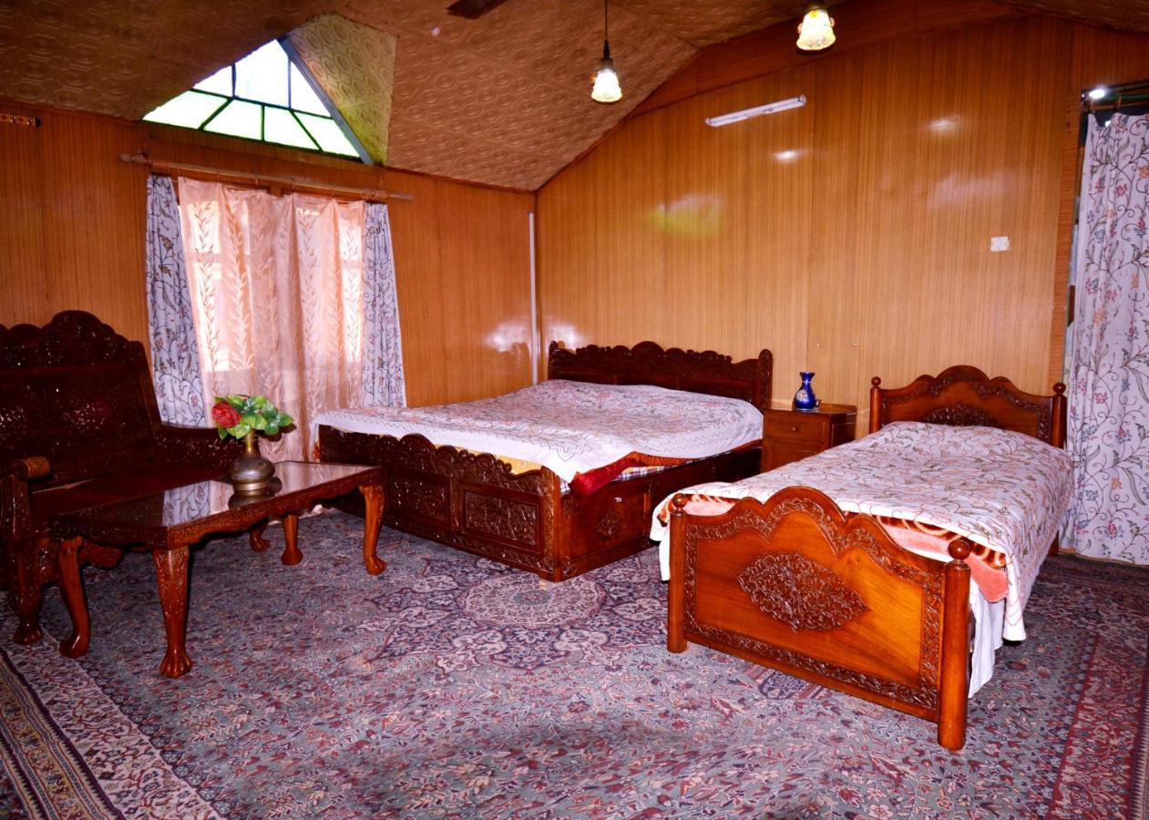 Botel Heritage Shreen Houseboat Srinagar (Jammu and Kashmir)