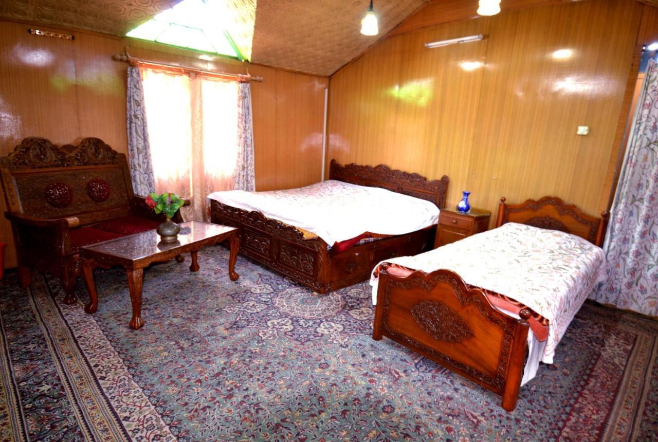 Botel Heritage Shreen Houseboat