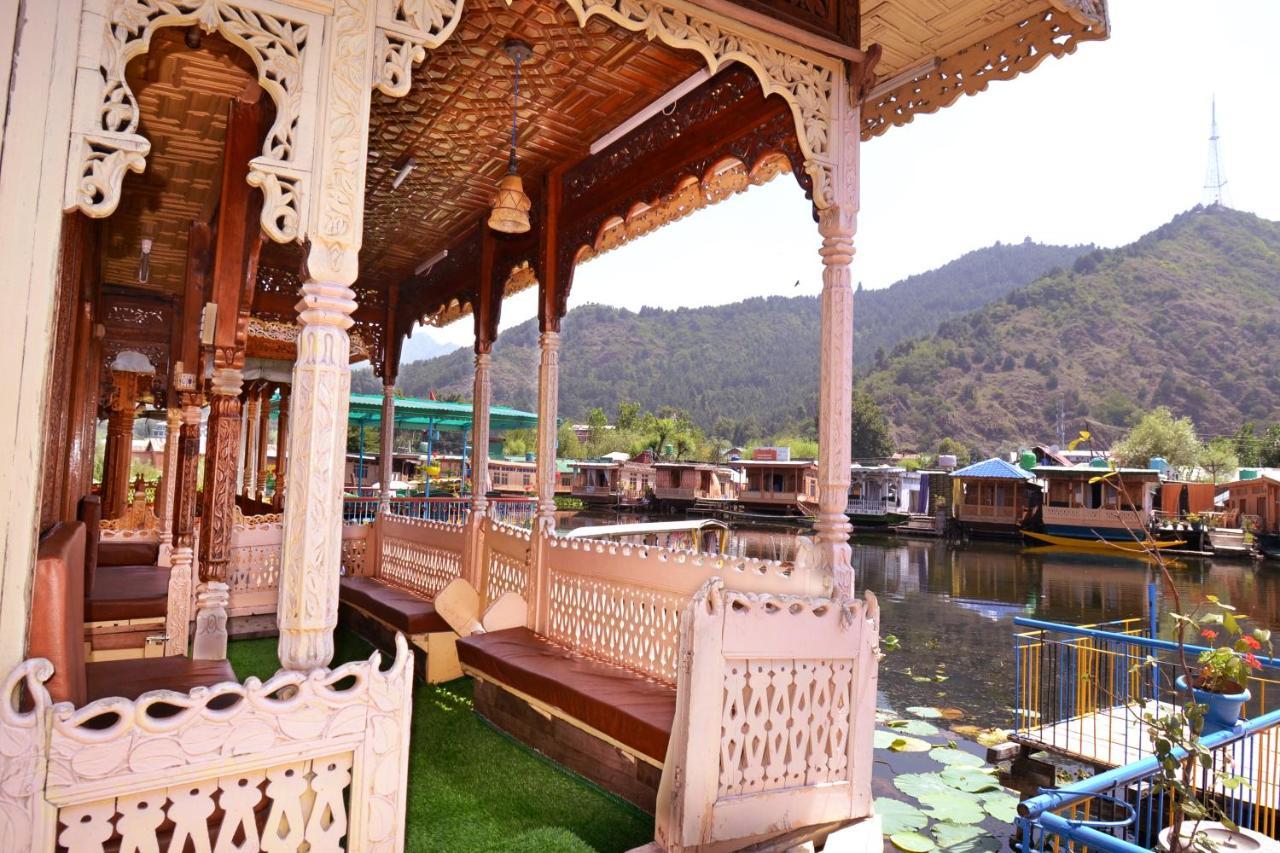 Botel Heritage Shreen Houseboat 4*