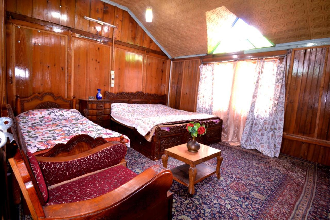 Heritage Shreen Houseboat Botel