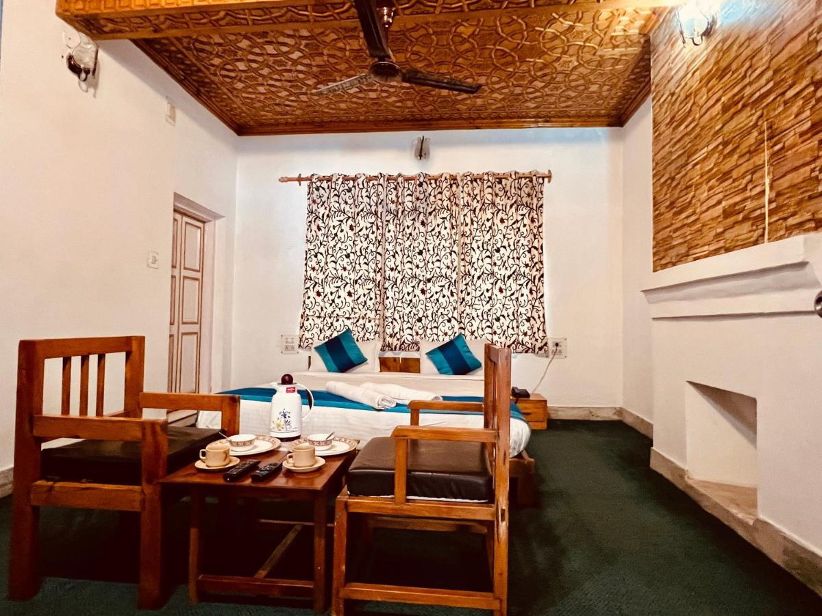 Hotel Ashai Srinagar (Jammu and Kashmir)