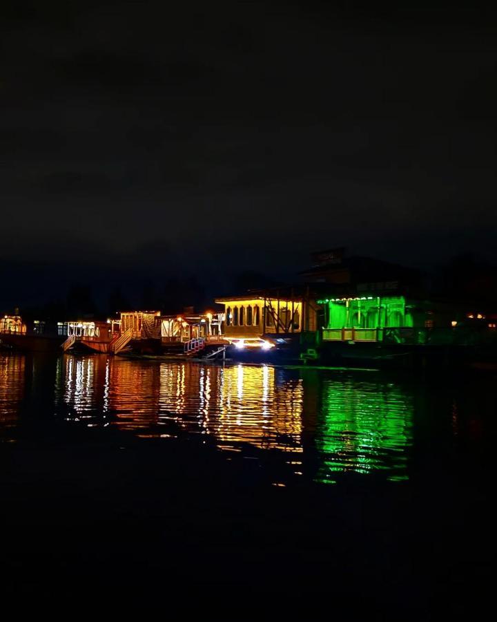 Heritage Shreen Houseboat 4*
