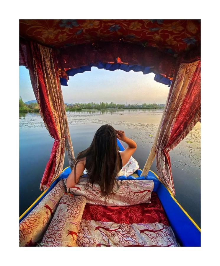Botel Heritage Shreen Houseboat