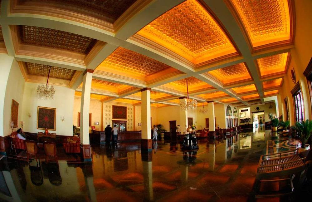 Hotel The Lalit Grand Palace Srinagar (Jammu and Kashmir)