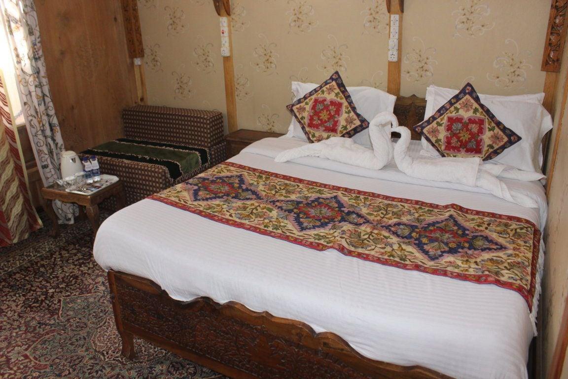 Young Bombay Group Of Houseboats Hotel Srinagar (Jammu and Kashmir)