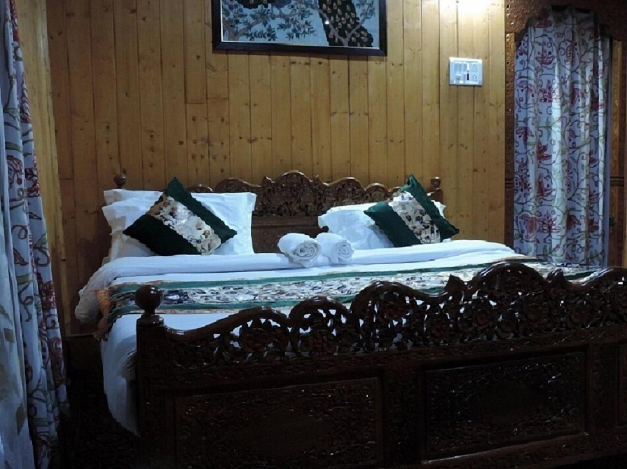 Young Bombay Group Of Houseboats 3* Srinagar (Jammu and Kashmir)