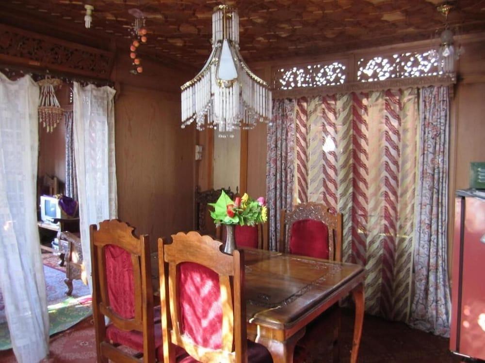 Young Bombay Group Of Houseboats 3*