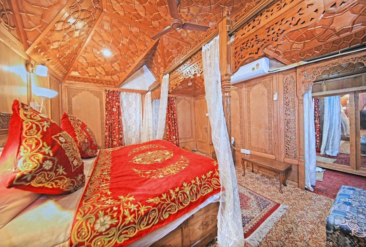 Hotel Kolu Group Of Houseboats Srinagar (Jammu and Kashmir)