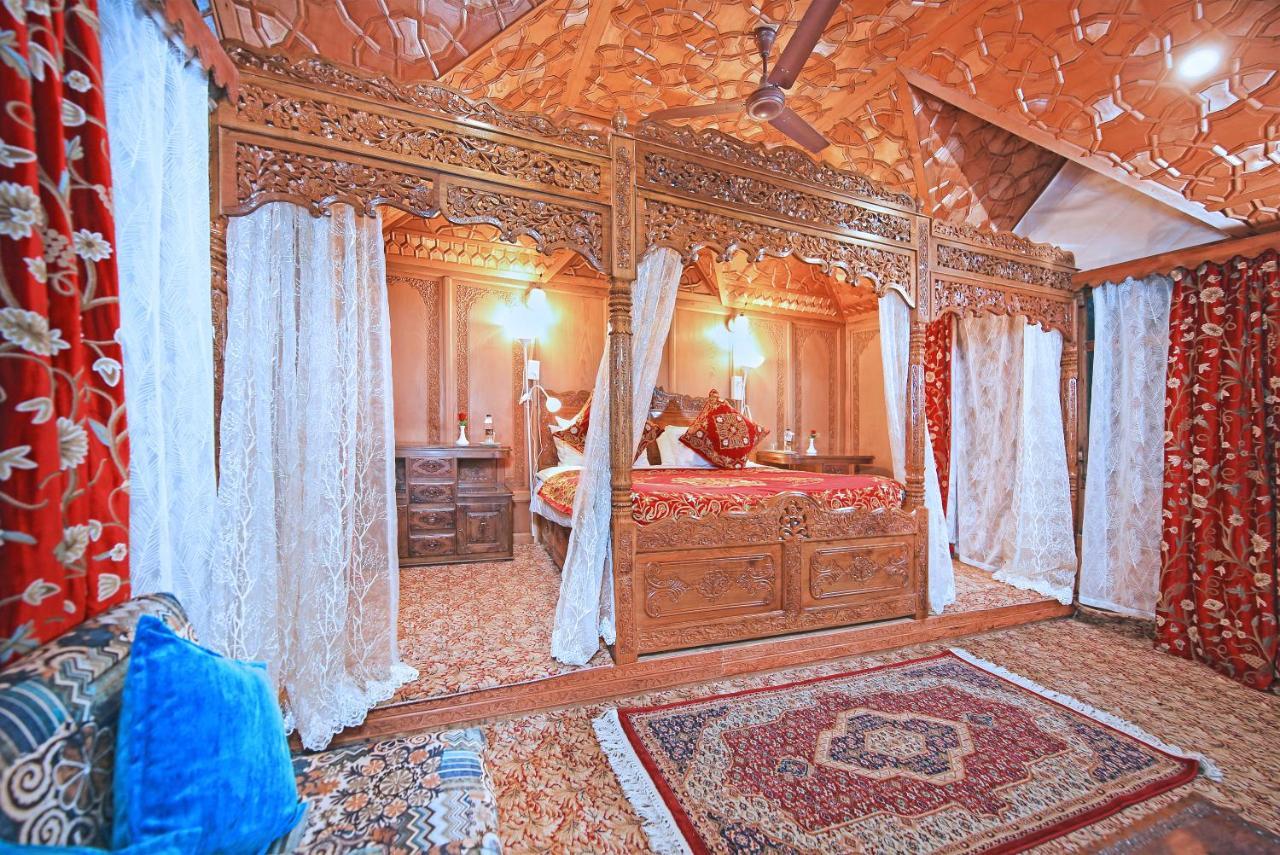 Hotel Kolu Group Of Houseboats Srinagar (Jammu and Kashmir)