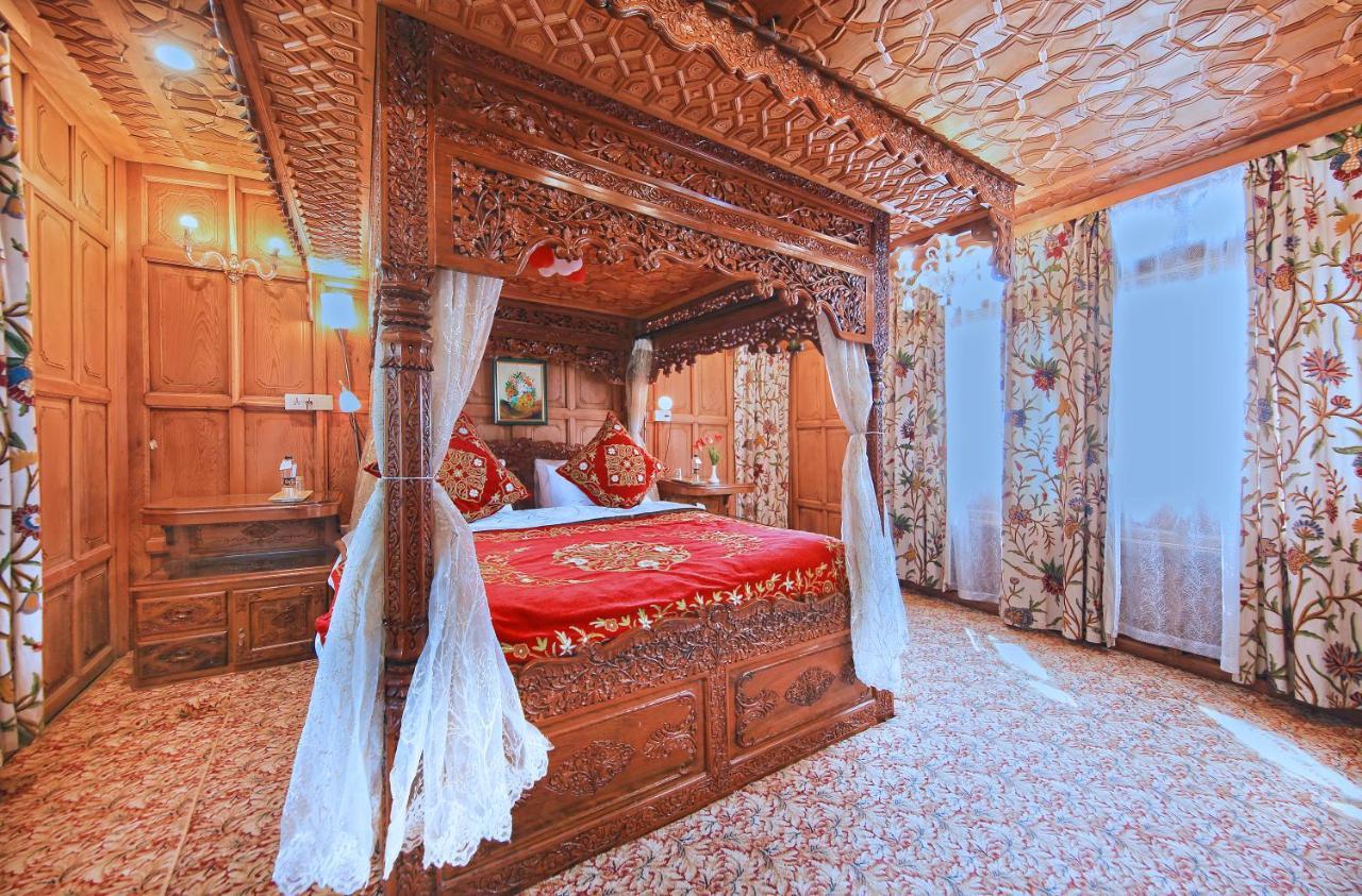 Kolu Group Of Houseboats