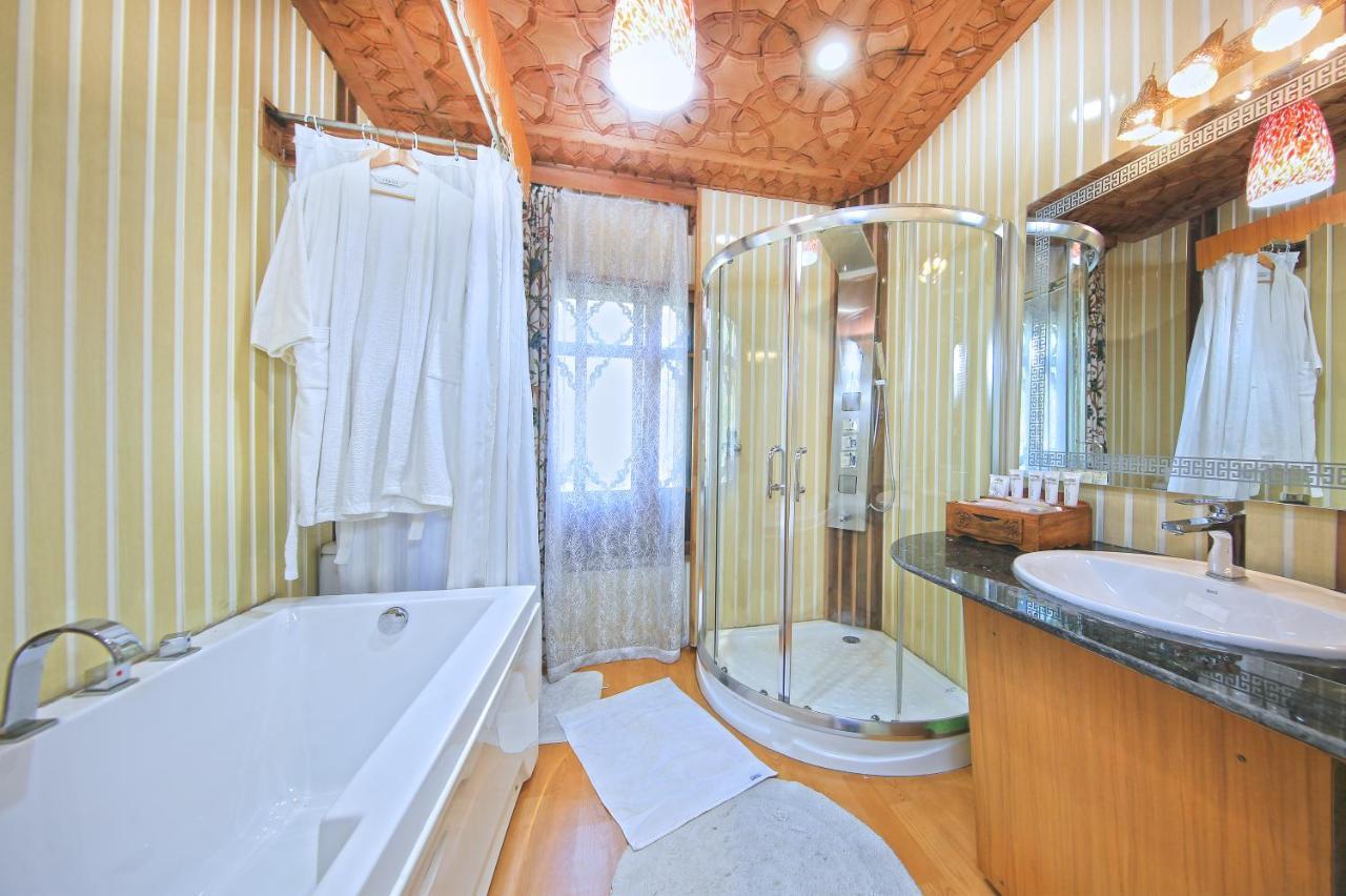 Kolu Group Of Houseboats Hotel