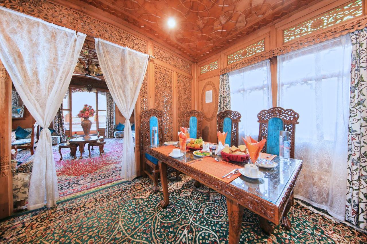 Kolu Group Of Houseboats Hotel 4*