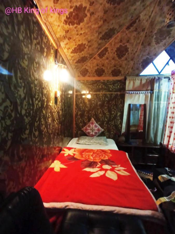Botel Houseboat King Of Kings Srinagar (Jammu and Kashmir)