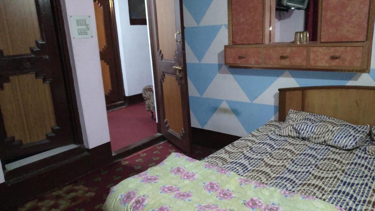 Al Amin * Srinagar (Jammu and Kashmir)