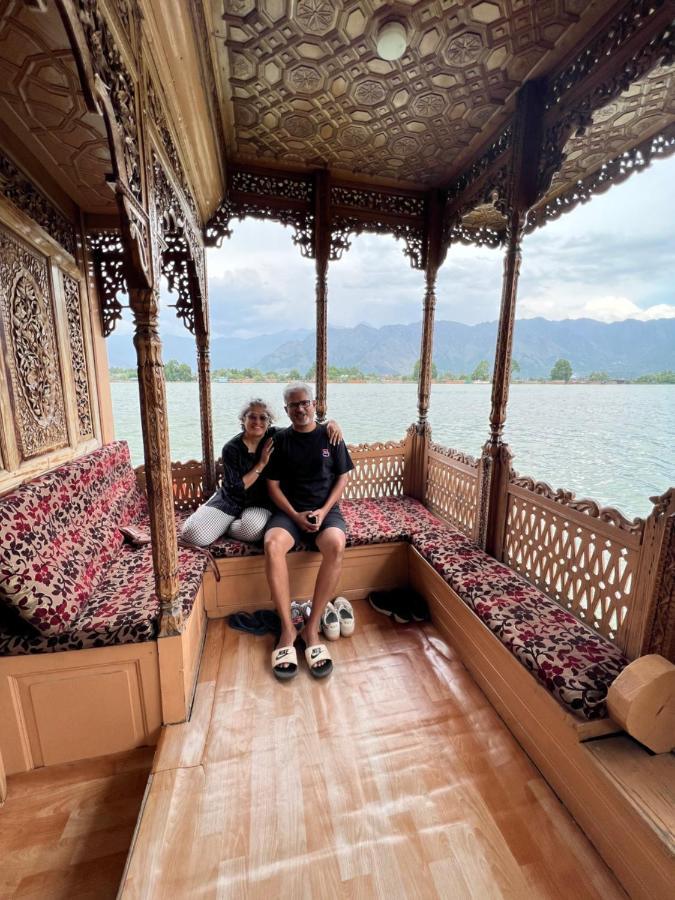 Canada Houseboats Botel 4*