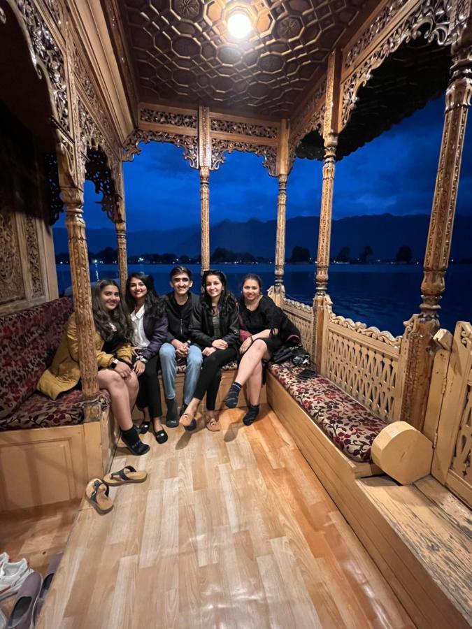 Canada Houseboats Botel 4*
