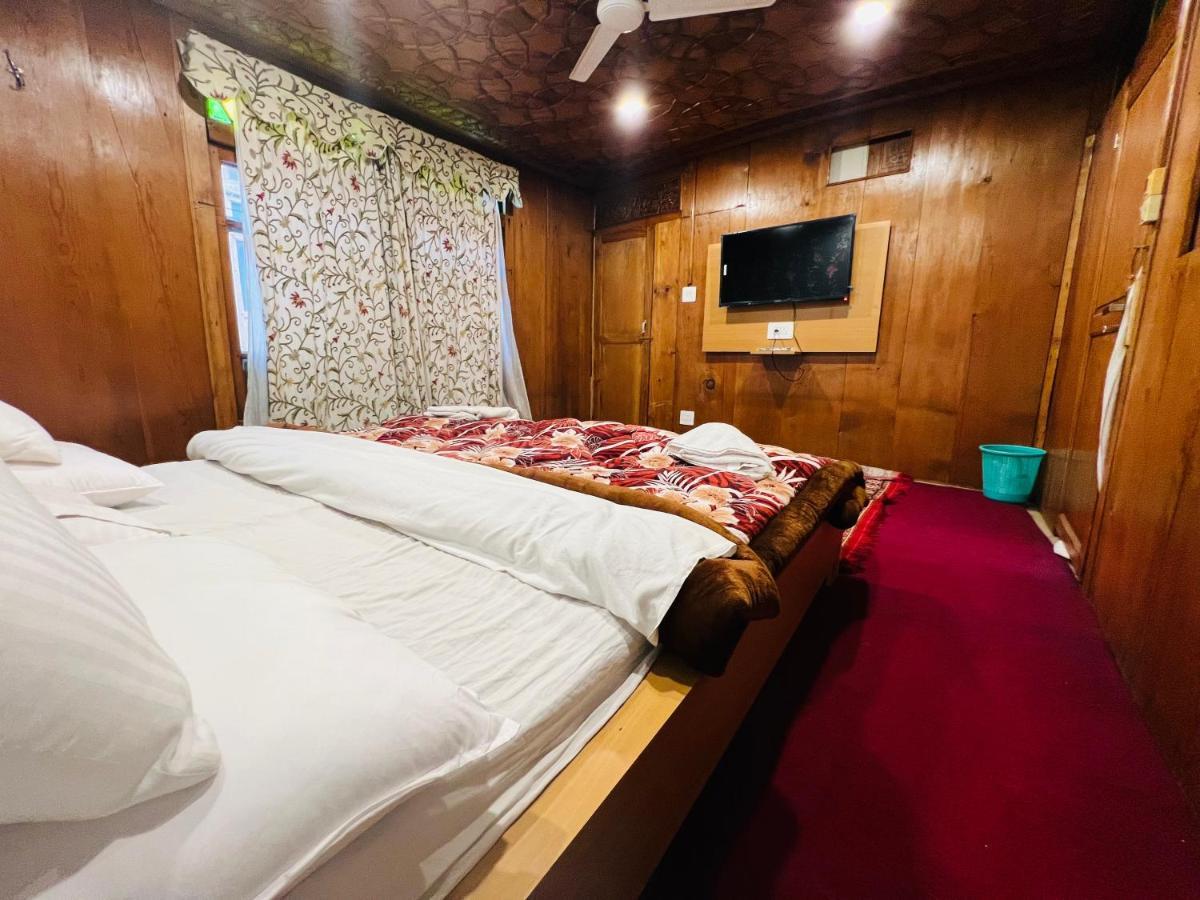 Hayat Group Of Houseboats Srinagar (Jammu and Kashmir)