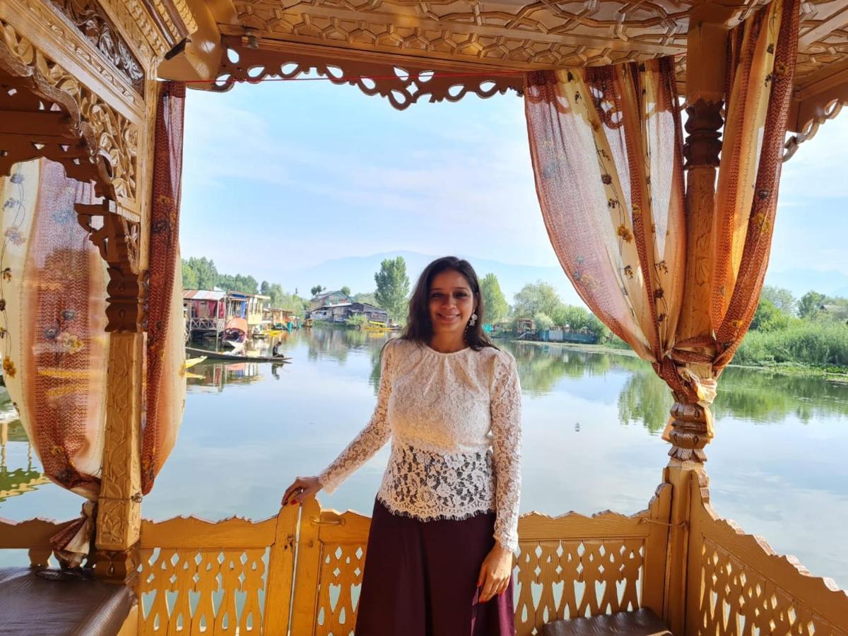Raja'S Palace Houseboat - Kashmir