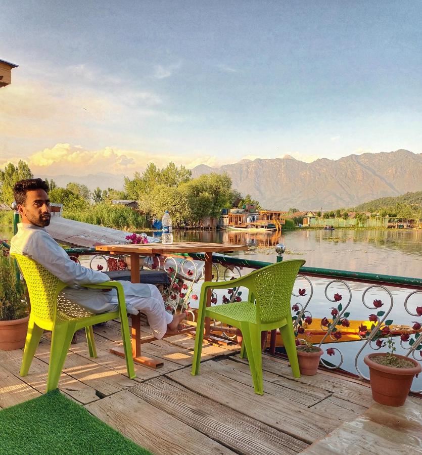 Botel Raja'S Palace Houseboat - Kashmir *