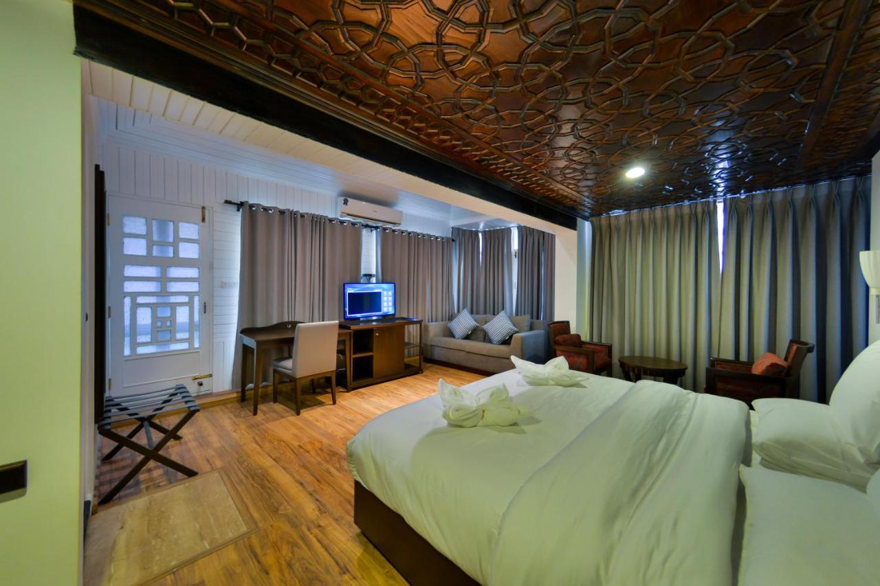 Metropolis Hotel Srinagar (Jammu and Kashmir)