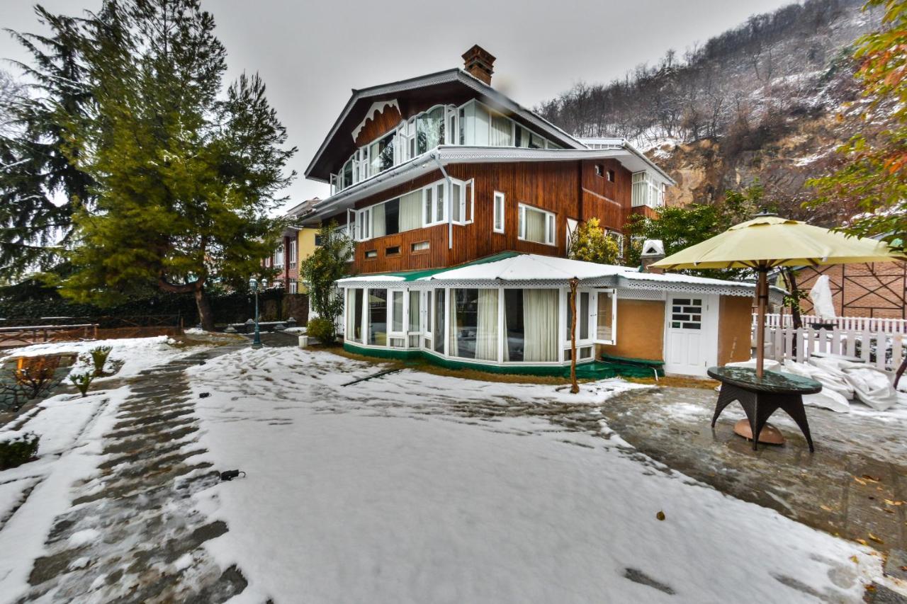 Metropolis Hotel 4*