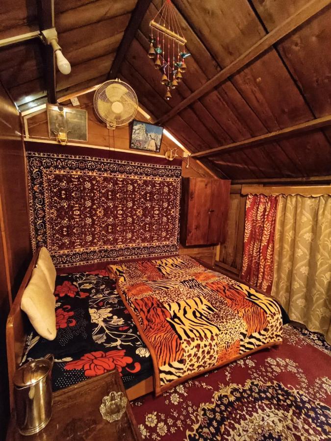 Botel House Boat-pana Four In Kashmir Srinagar (Jammu and Kashmir)