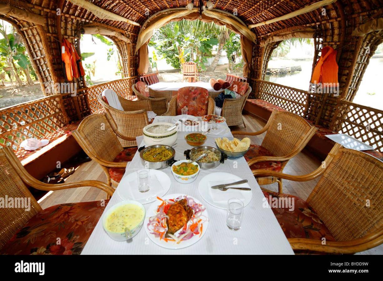 Green Heritage Group Of Houseboats 4*
