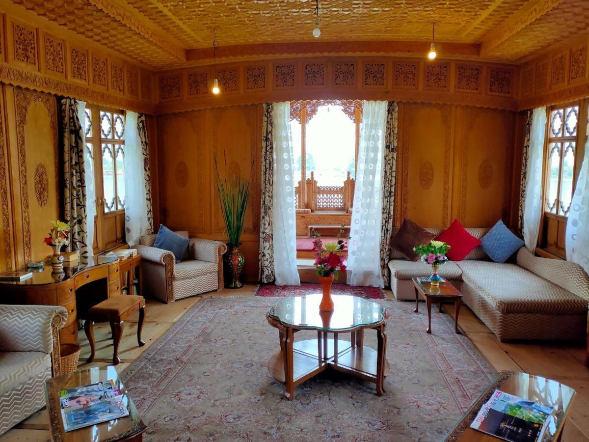Green Heritage Group Of Houseboats