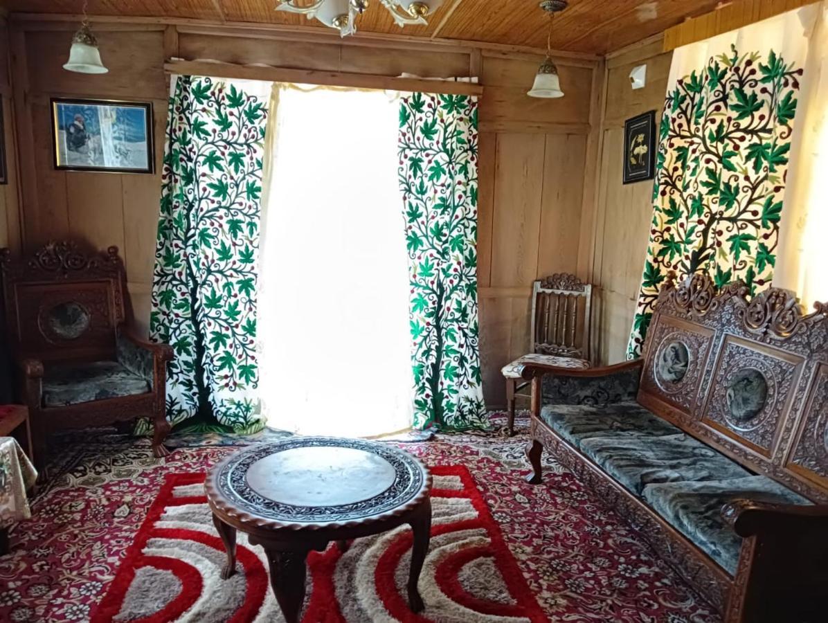 Green Heritage Group Of Houseboats Hotel