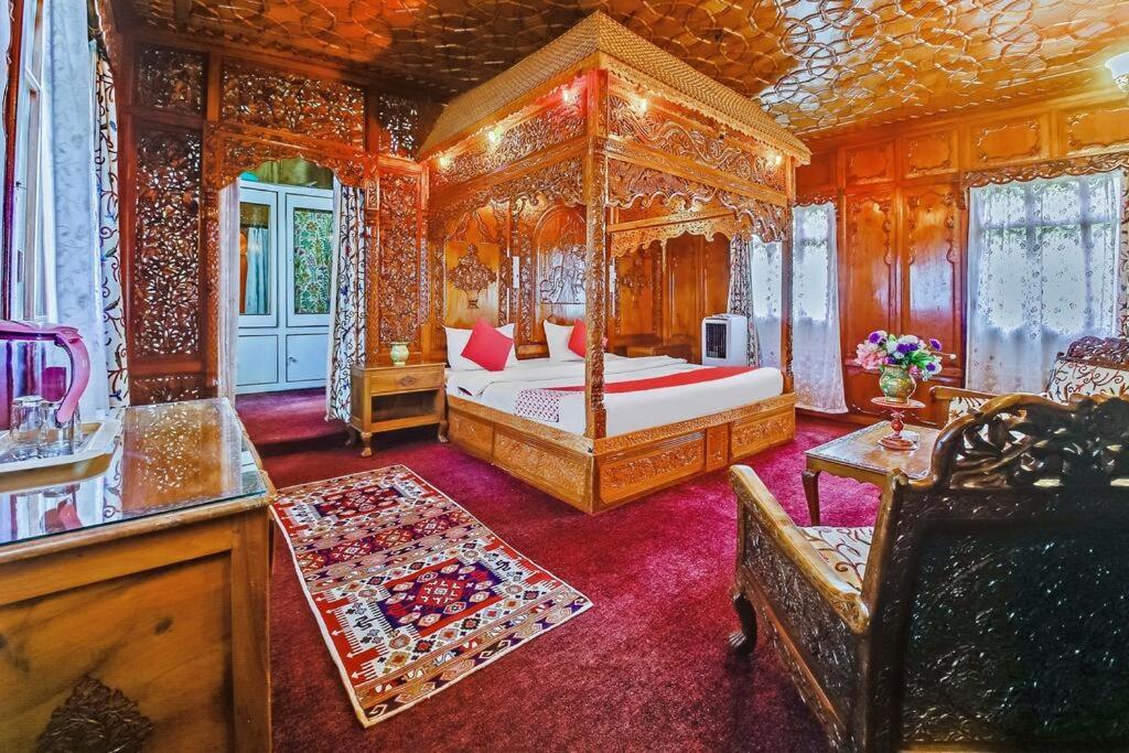 Green Heritage Group Of Houseboats Hotel