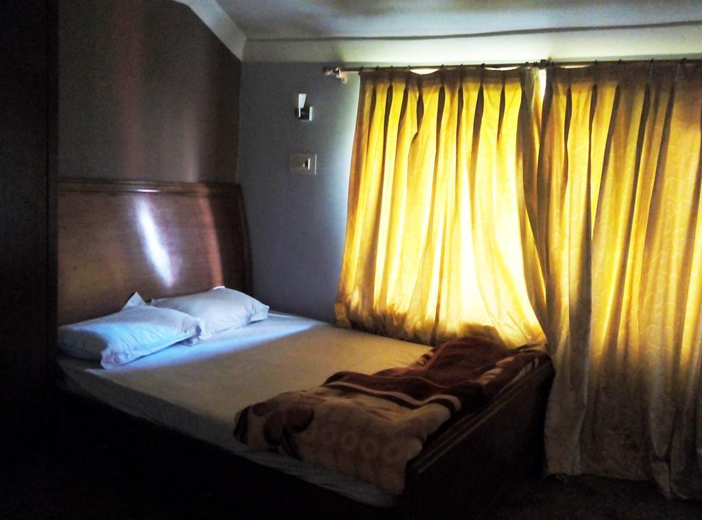 Jeelani Guest house Srinagar (Jammu and Kashmir)