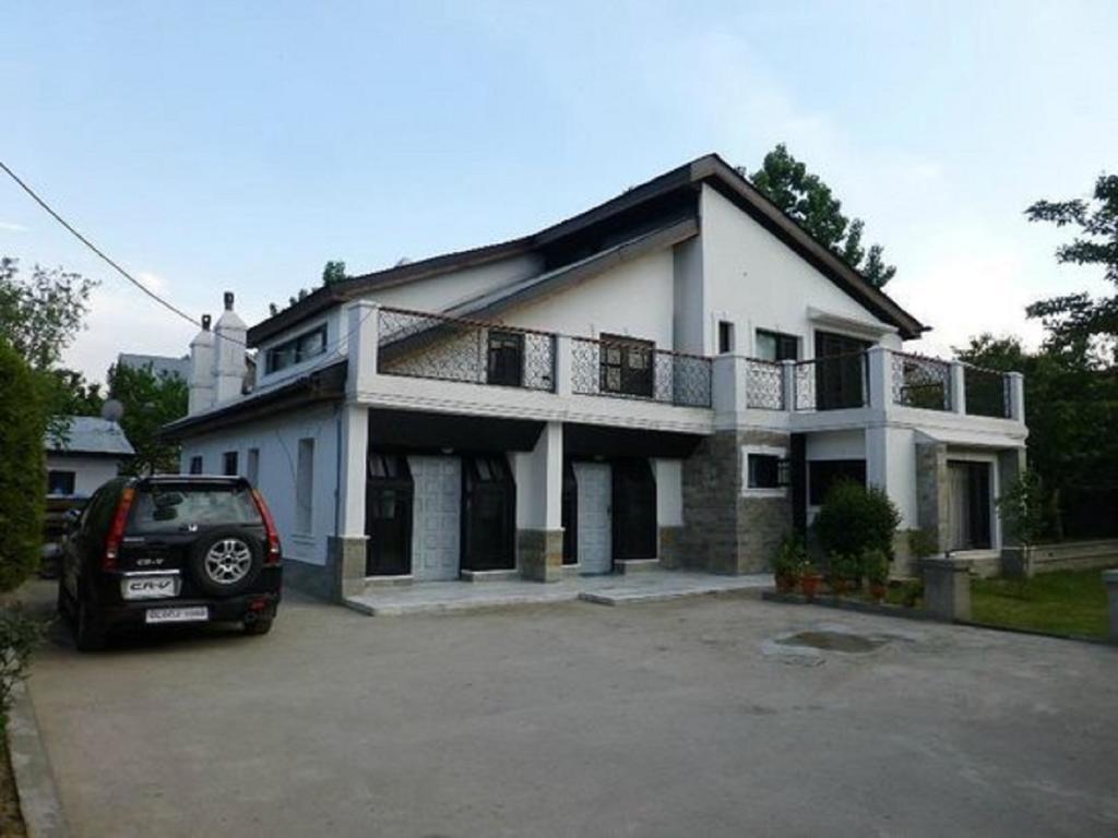Jeelani *