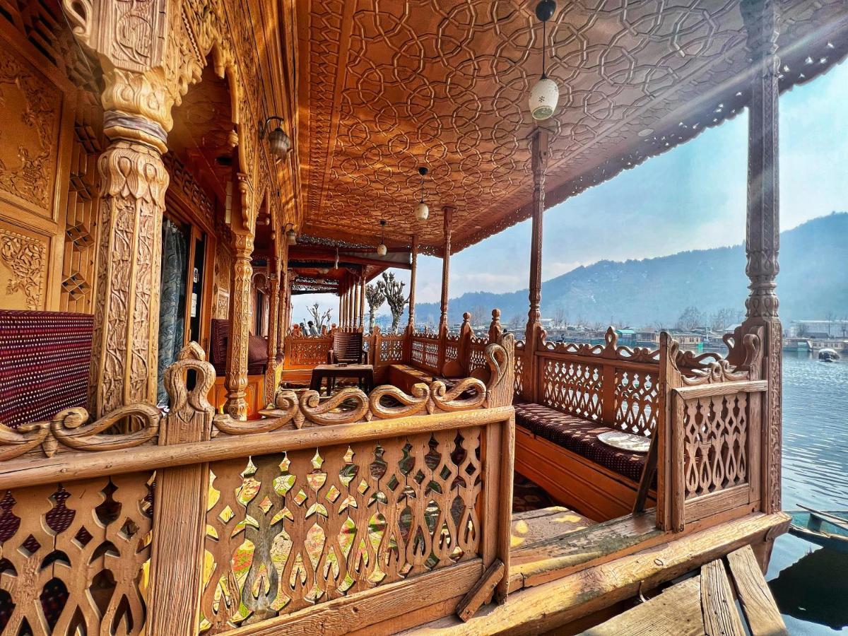 Lake Victoria Houseboats * Srinagar (Jammu and Kashmir)